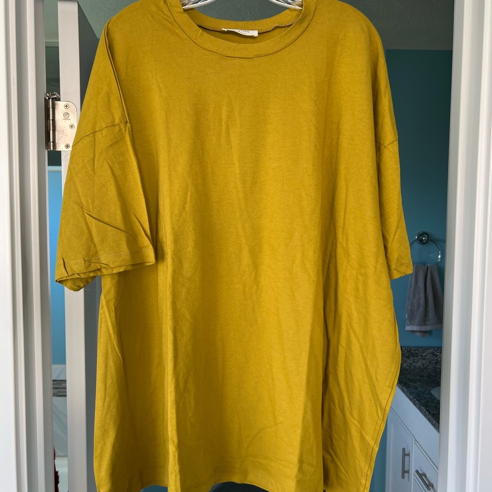 Zenana Outfitters Golden Short Sleeve Tee